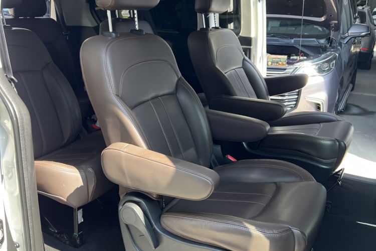 Used FORTHING Lingzhi PLUS 2021 2.0L Manual Luxury 9-Seater Interior 11