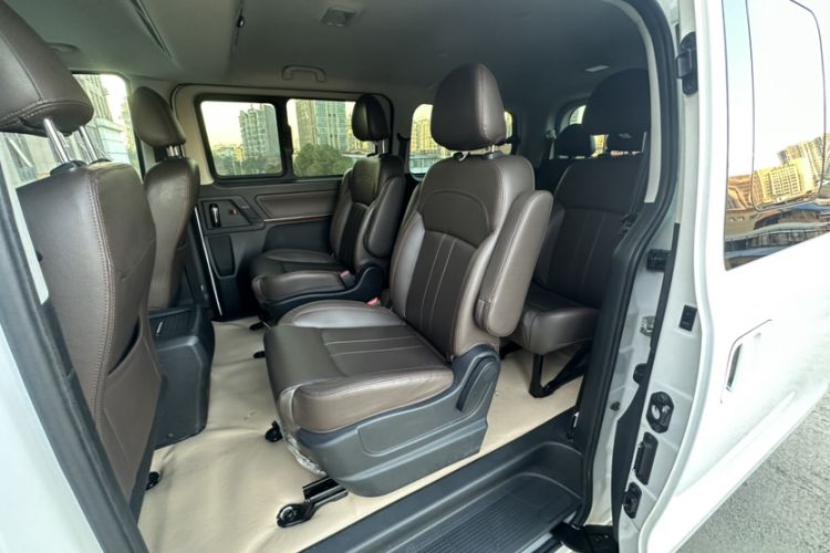 Used FORTHING Lingzhi PLUS 2021 2.0L Manual Luxury 9-Seater Interior 13
