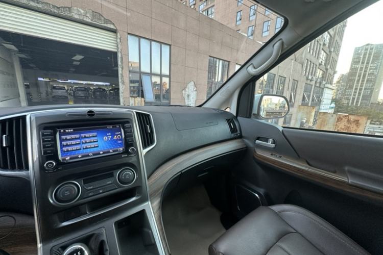 Used FORTHING Lingzhi PLUS 2021 2.0L Manual Luxury 9-Seater Interior 15