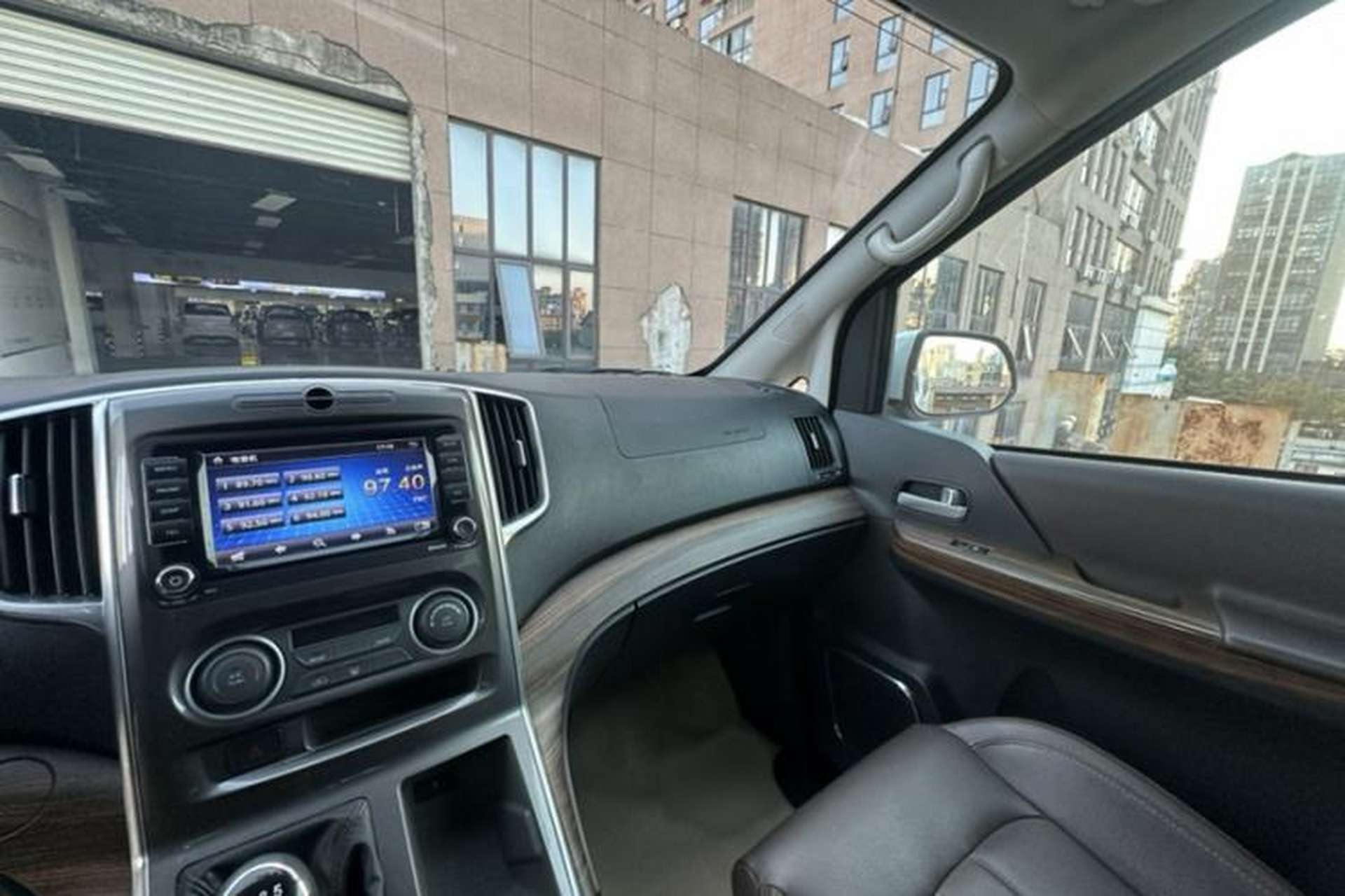 Used FORTHING Lingzhi PLUS 2021 2.0L Manual Luxury 9-Seater Interior 15