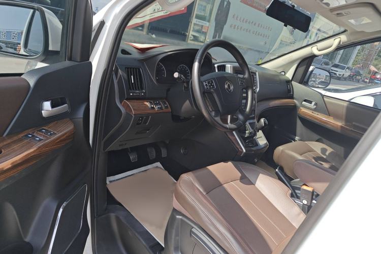 Used FORTHING Lingzhi PLUS 2021 2.0L Manual Luxury 7-Seater Interior 2
