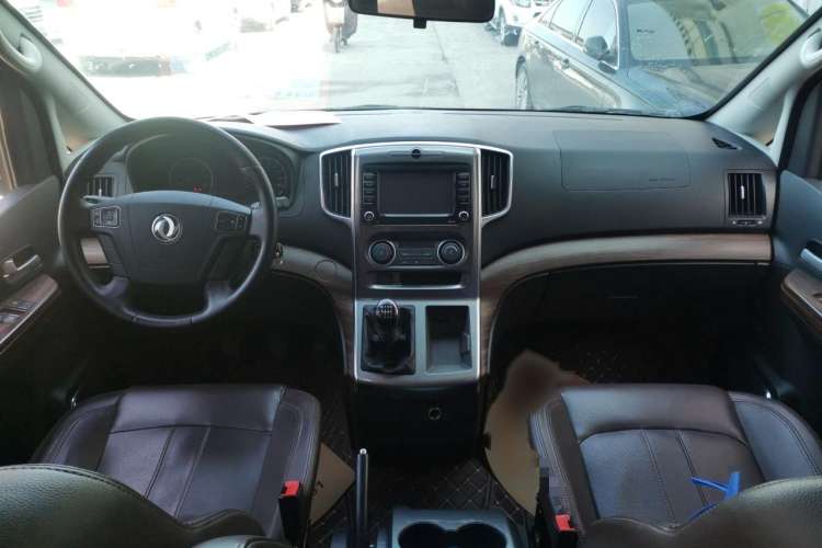 Used FORTHING Lingzhi PLUS 2021 2.0L Manual Luxury 7-Seater Interior 3