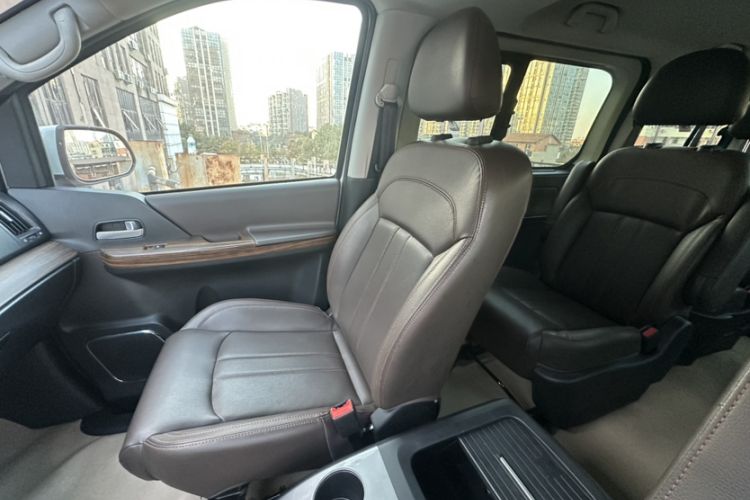 Used FORTHING Lingzhi PLUS 2021 2.0L Manual Luxury 9-Seater Interior 3