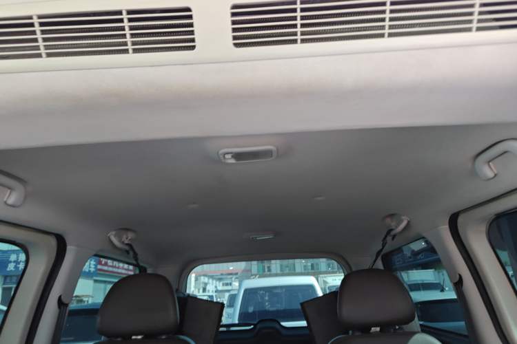 Used FORTHING Lingzhi PLUS 2021 2.0L Manual Luxury 7-Seater Interior 4