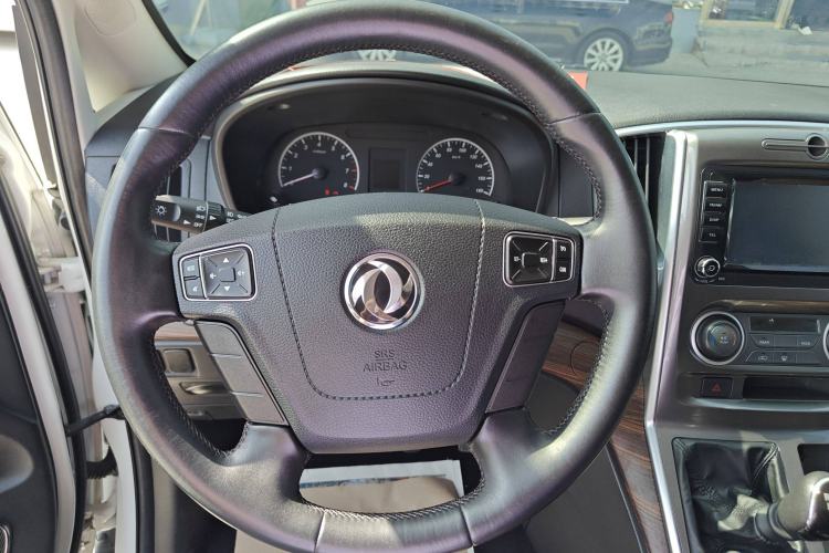 Used FORTHING Lingzhi PLUS 2021 2.0L Manual Luxury 7-Seater Interior 5