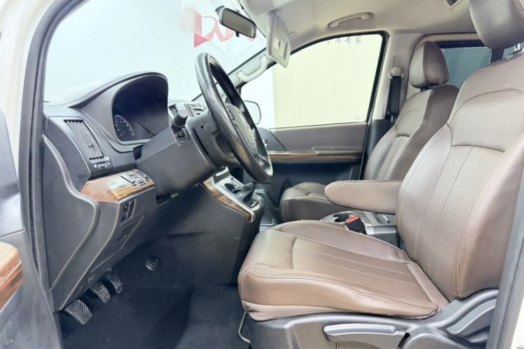 Used FORTHING Lingzhi PLUS 2021 2.0L Manual Luxury 7-Seater Interior 6