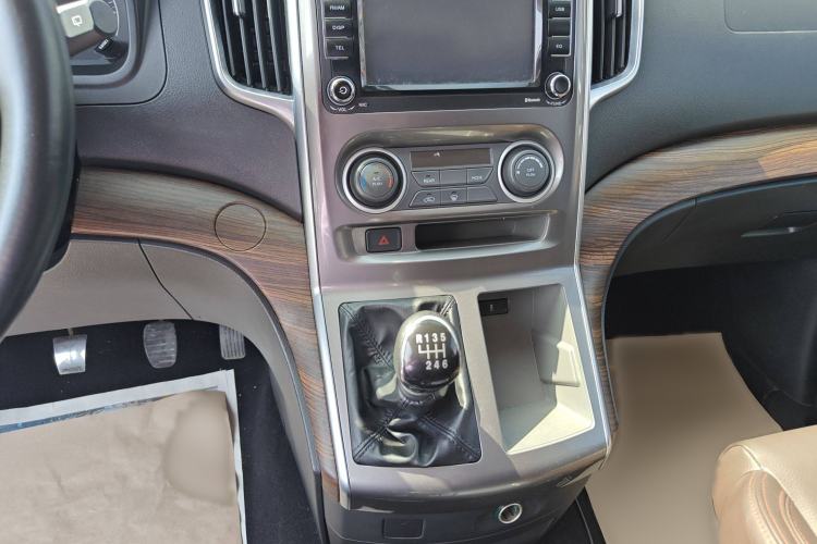 Used FORTHING Lingzhi PLUS 2021 2.0L Manual Luxury 7-Seater Interior 6