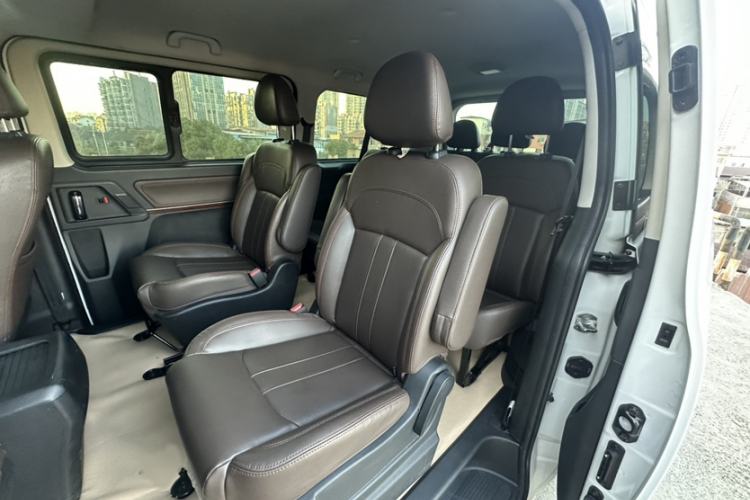 Used FORTHING Lingzhi PLUS 2021 2.0L Manual Luxury 9-Seater Interior 8
