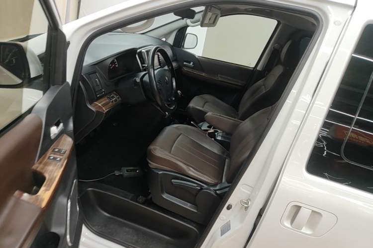 Used FORTHING Lingzhi PLUS 2021 2.0L Manual Luxury 7-Seater Left Front Seat