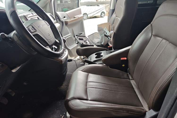 Used FORTHING Lingzhi PLUS 2021 Travel Edition 2.0L Manual Luxury 7-Seater Left Front Seat