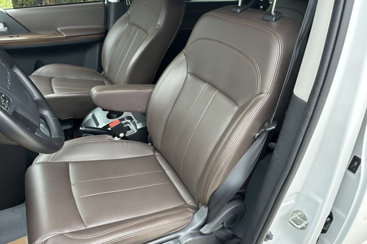 Used FORTHING Lingzhi PLUS 2021 Travel Edition 2.0L Manual Luxury 7-Seater Left Front Seat