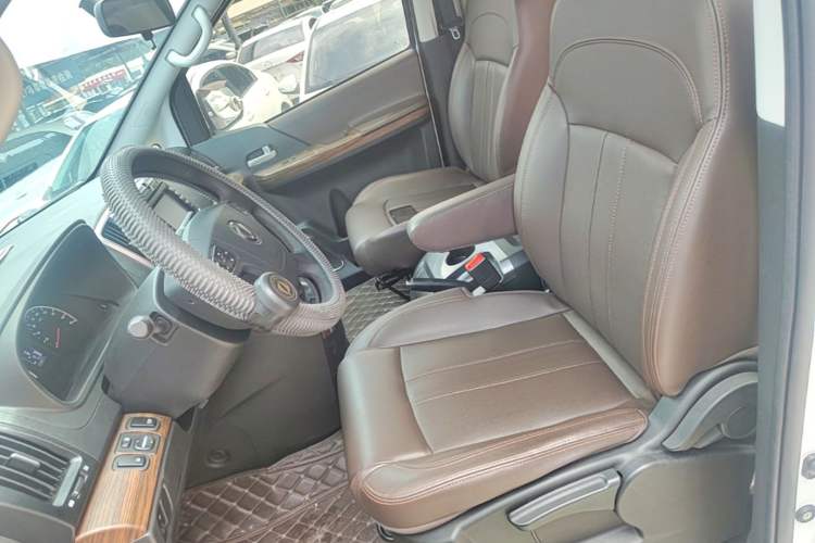 Used FORTHING Lingzhi PLUS 2021 2.0L Manual Luxury 7-Seater Left Front Seat