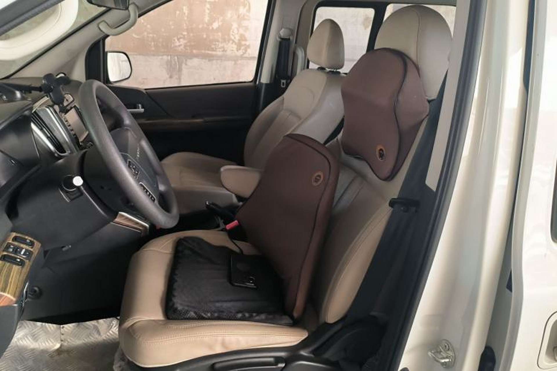Used FORTHING Lingzhi PLUS 2021 2.0L Manual Standard Version CNG-Powered 9-Seater Left Front Seat