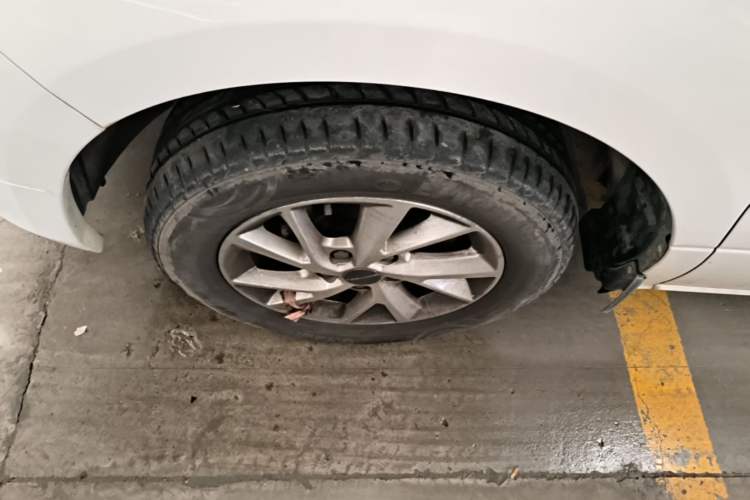 Used FORTHING Lingzhi PLUS 2021 Travel Edition 2.0L Manual Luxury 7-Seater Left Front Wheel Hub