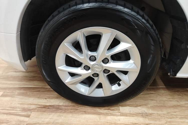 Used FORTHING Lingzhi PLUS 2021 2.0L Manual Luxury 7-Seater Left Front Wheel Hub