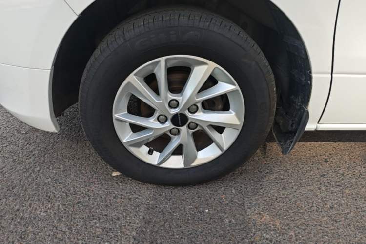 Used FORTHING Lingzhi PLUS 2021 Travel Edition 2.0L Manual Luxury 7-Seater Left Front Wheel Hub