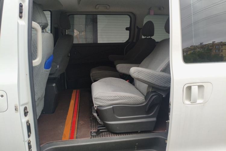 Used FORTHING Lingzhi PLUS 2021 2.0L Manual Comfort Model CNG 7-Seater Left Rear Seat