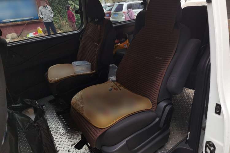 Used FORTHING Lingzhi PLUS 2021 2.0L Manual Comfort Model CNG 7-Seater Left Rear Seat