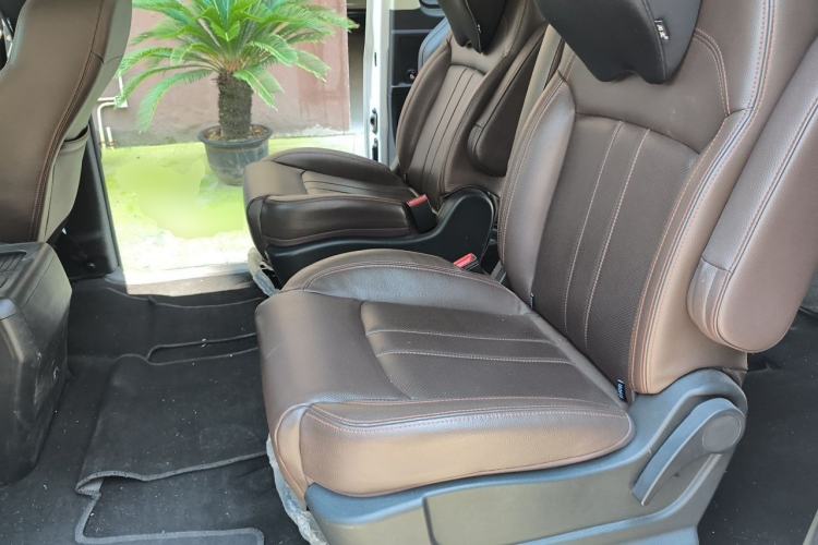 Used FORTHING Lingzhi PLUS 2021 2.0L Manual Luxury 7-Seater Left Rear Seat