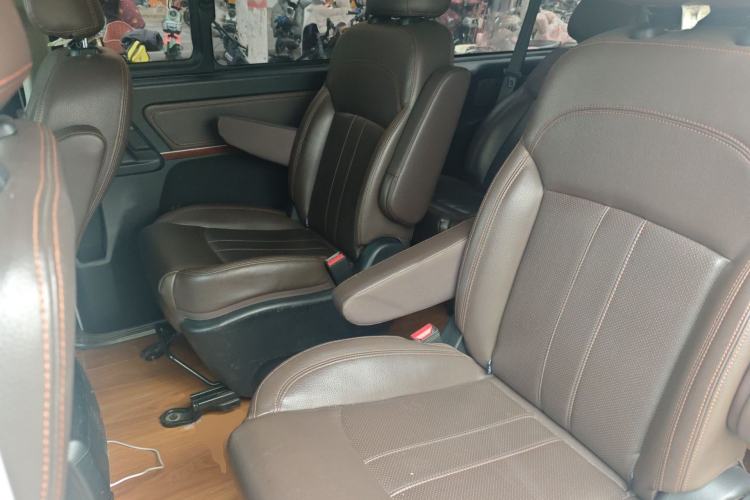 Used FORTHING Lingzhi PLUS 2021 2.0L Manual Standard Version CNG-Powered 9-Seater Left Rear Seat