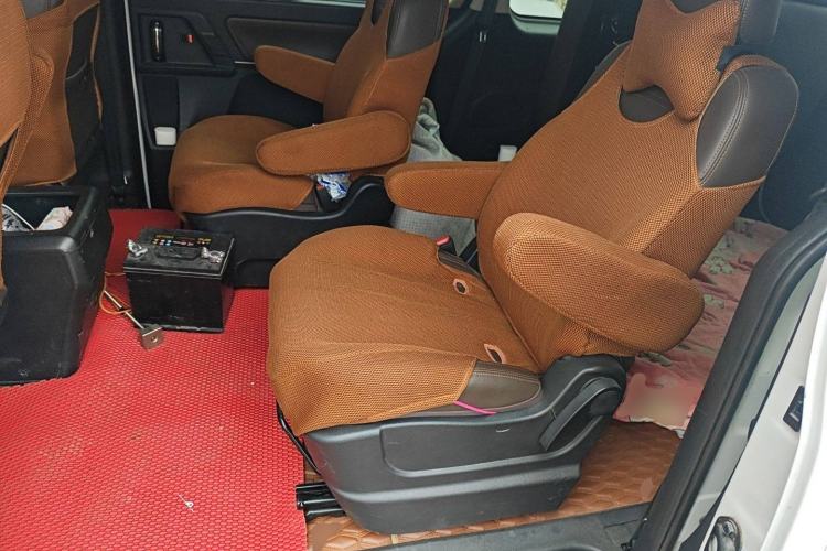 Used FORTHING Lingzhi PLUS 2021 2.0L Manual Luxury 7-Seater Left Rear Seat