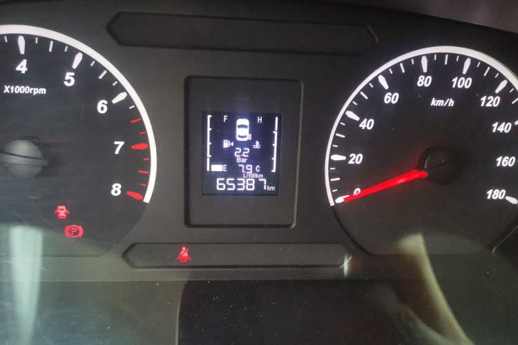 Used FORTHING Lingzhi PLUS 2021 2.0L Manual Luxury 7-Seater Odometer Close Up