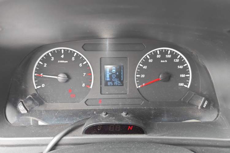 Used FORTHING Lingzhi PLUS 2021 2.0L Manual Luxury 7-Seater Odometer Close Up