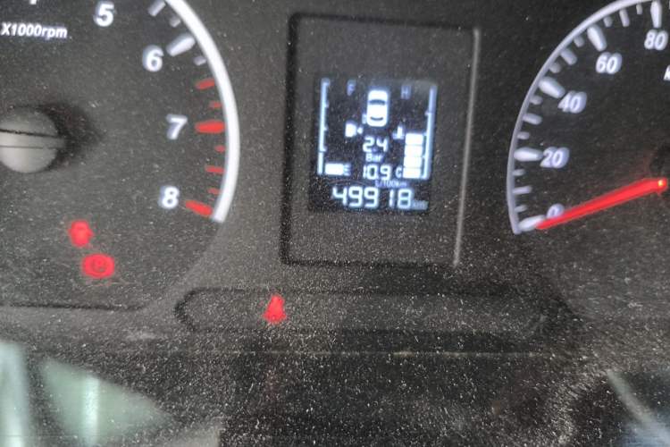 Used FORTHING Lingzhi PLUS 2021 Travel Edition 2.0L Manual Luxury 7-Seater Odometer Close Up