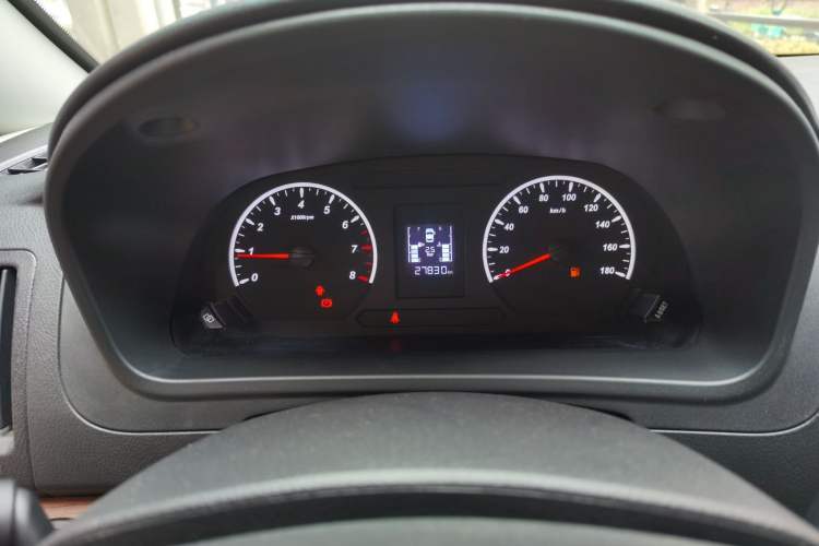 Used FORTHING Lingzhi PLUS 2021 2.0L Manual Comfort Model CNG 7-Seater Odometer Close Up