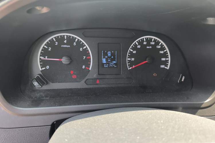 Used FORTHING Lingzhi PLUS 2021 2.0L Manual Luxury 7-Seater Odometer Close Up