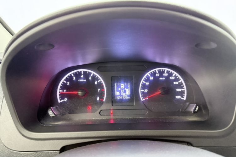 Used FORTHING Lingzhi PLUS 2021 2.0L Manual Luxury 7-Seater Odometer Close Up