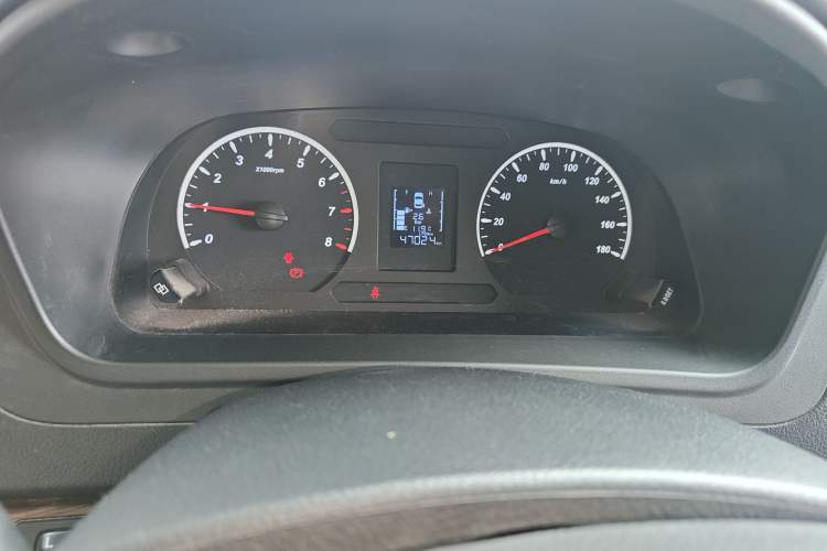 Used FORTHING Lingzhi PLUS 2021 Travel Edition 2.0L Manual Luxury 7-Seater Odometer Close Up