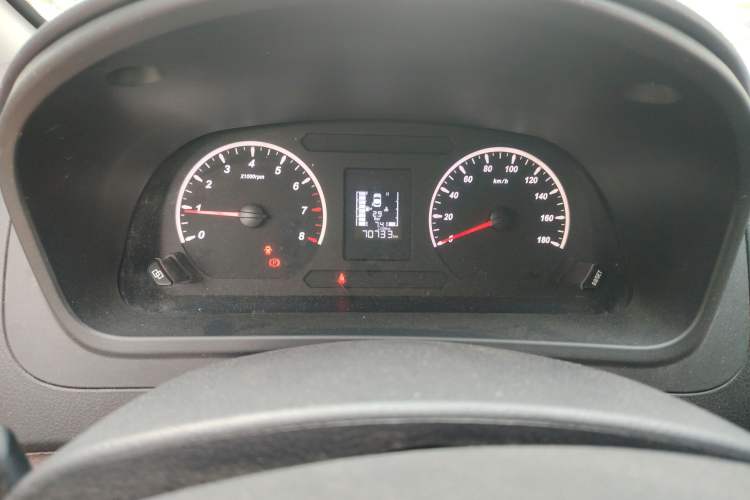 Used FORTHING Lingzhi PLUS 2021 2.0L Manual Luxury 9-Seater Odometer Close Up
