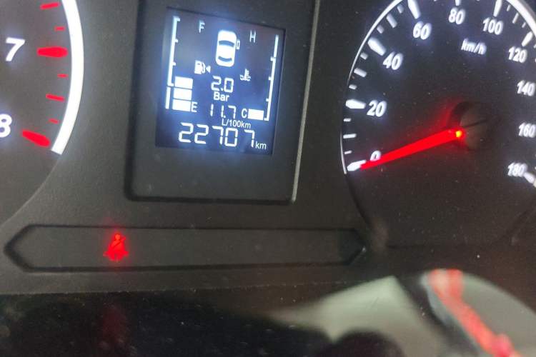 Used FORTHING Lingzhi PLUS 2021 Travel Edition 2.0L Manual Luxury 7-Seater Odometer Close Up
