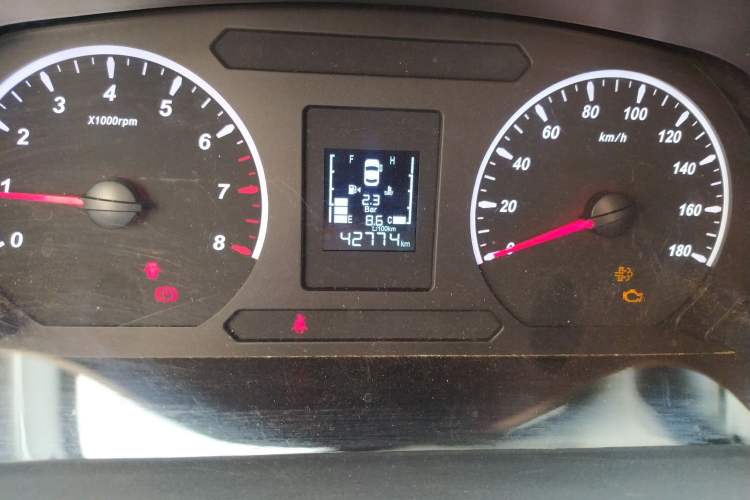 Used FORTHING Lingzhi PLUS 2021 2.0L Manual Comfort Version 7 Seats Odometer Close Up