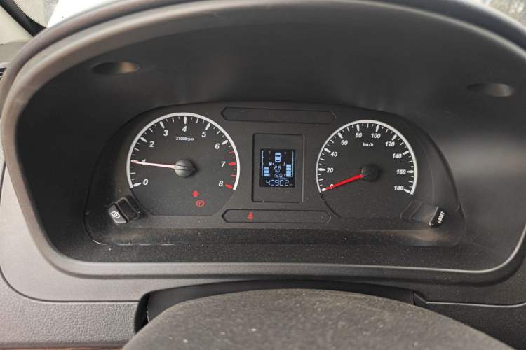 Used FORTHING Lingzhi PLUS 2021 2.0L Manual Luxury 7-Seater Odometer Close Up