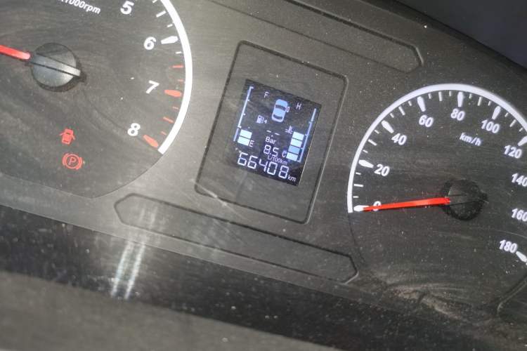 Used FORTHING Lingzhi PLUS 2021 2.0L Manual Luxury 9-Seater Odometer Close Up