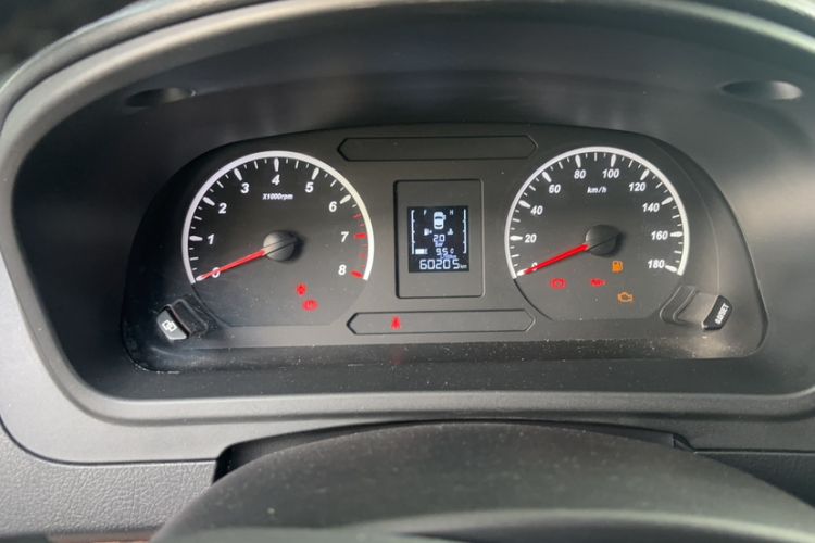 Used FORTHING Lingzhi PLUS 2021 Travel Edition 2.0L Manual Luxury Version 9 Seats Odometer Close Up