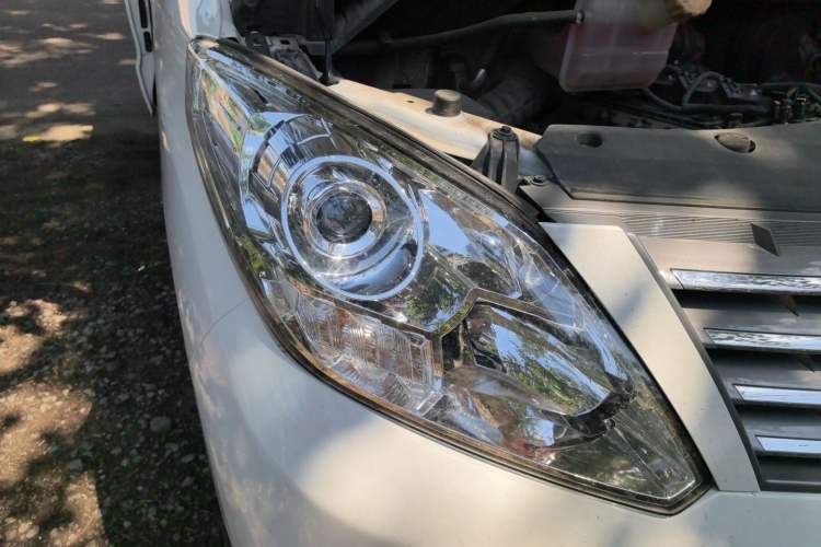 Used FORTHING Lingzhi PLUS 2021 2.0L Manual Luxury 9-Seater Right Front Headlight