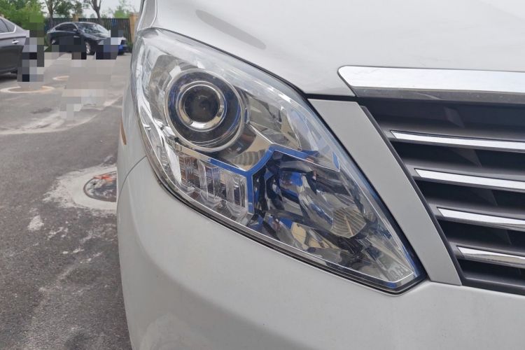Used FORTHING Lingzhi PLUS 2021 2.0L Manual Luxury 7-Seater Right Front Headlight