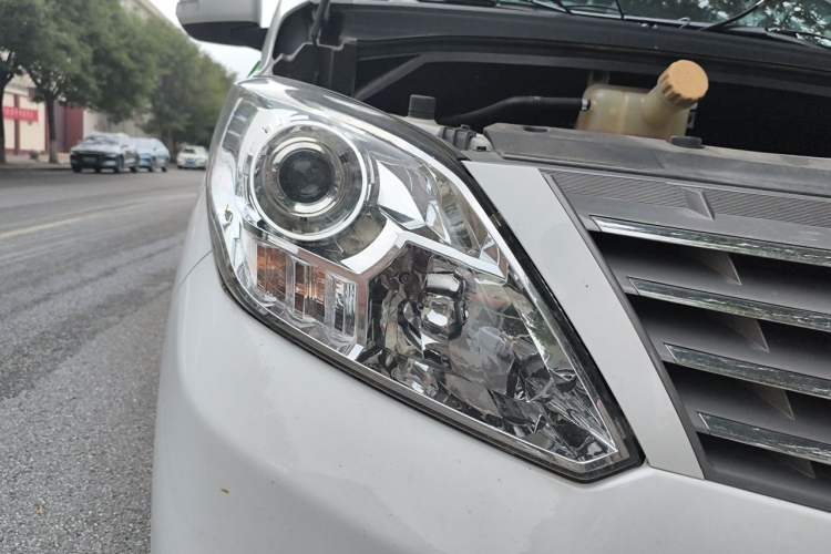 Used FORTHING Lingzhi PLUS 2021 Travel Edition 2.0L Manual Luxury 7-Seater Right Front Headlight