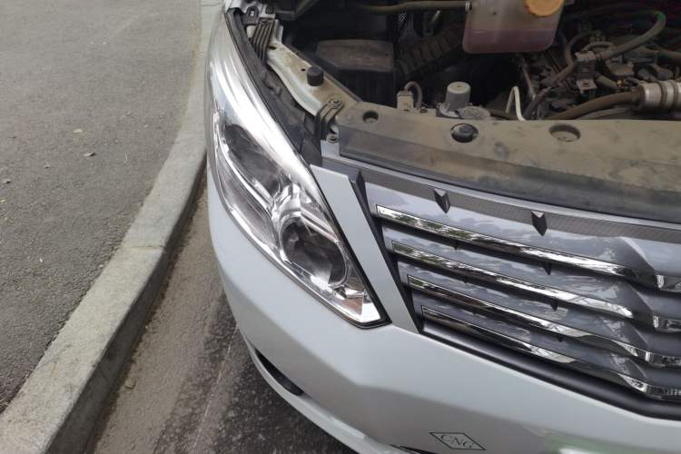 Used FORTHING Lingzhi PLUS 2021 2.0L Manual Comfort Model CNG 7-Seater Right Front Headlight