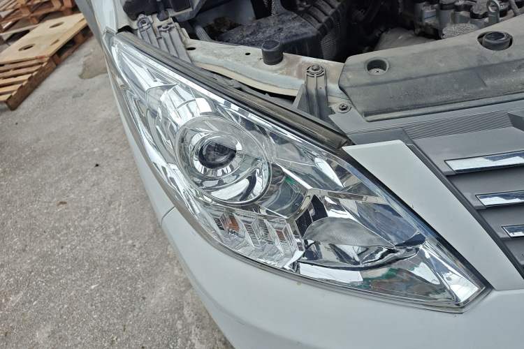 Used FORTHING Lingzhi PLUS 2021 Travel Edition 2.0L Manual Luxury 7-Seater Right Front Headlight