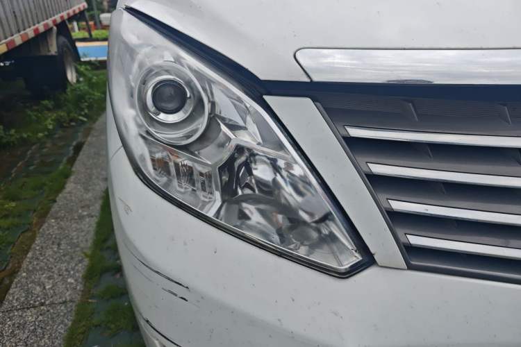 Used FORTHING Lingzhi PLUS 2021 2.0L Manual Luxury 7-Seater Right Front Headlight