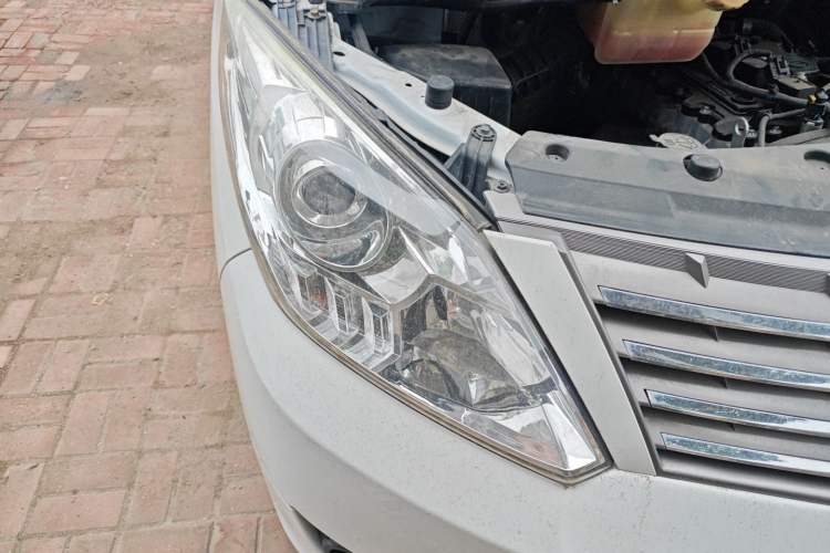 Used FORTHING Lingzhi PLUS 2021 2.0L Manual Luxury 7-Seater Right Front Headlight