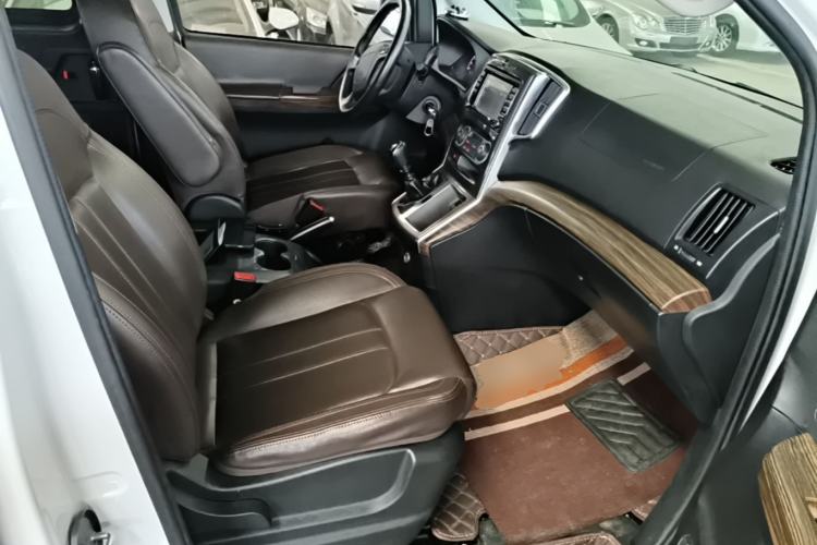 Used FORTHING Lingzhi PLUS 2021 Travel Edition 2.0L Manual Luxury 7-Seater Right Front Seat