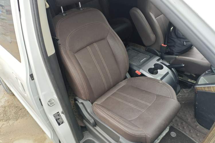 Used FORTHING Lingzhi PLUS 2021 2.0L Manual Comfort Version 7 Seats Right Front Seat
