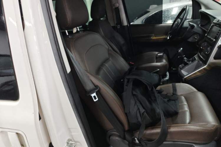 Used FORTHING Lingzhi PLUS 2021 2.0L Manual Luxury 7-Seater Right Front Seat
