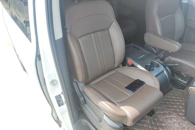 Used FORTHING Lingzhi PLUS 2021 2.0L Manual Luxury 7-Seater Right Front Seat