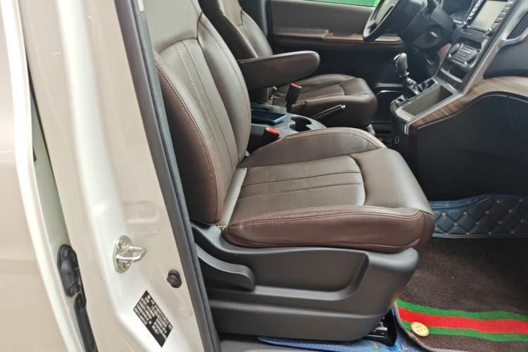 Used FORTHING Lingzhi PLUS 2021 2.0L Manual Luxury 7-Seater Right Front Seat